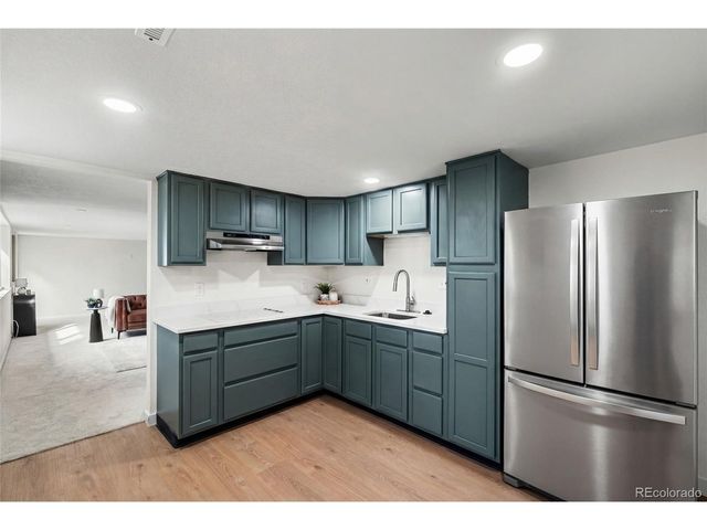 835 Hillside Ct, Longmont, CO 80501