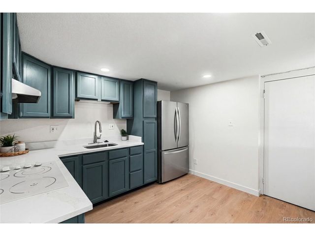 835 Hillside Ct, Longmont, CO 80501