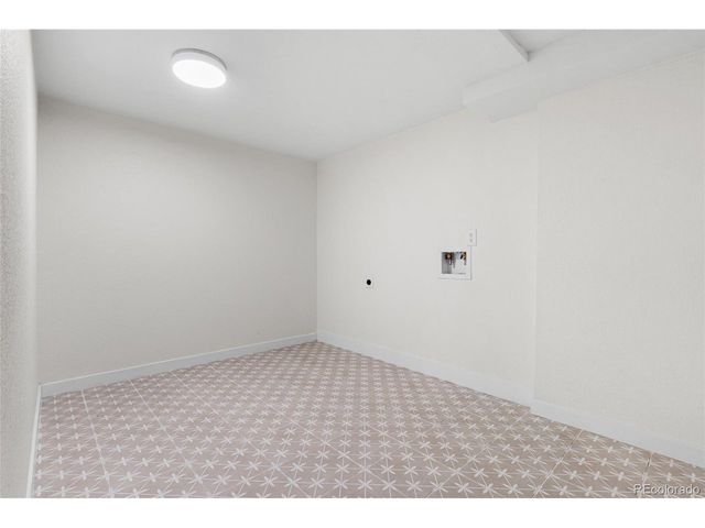 835 Hillside Ct, Longmont, CO 80501