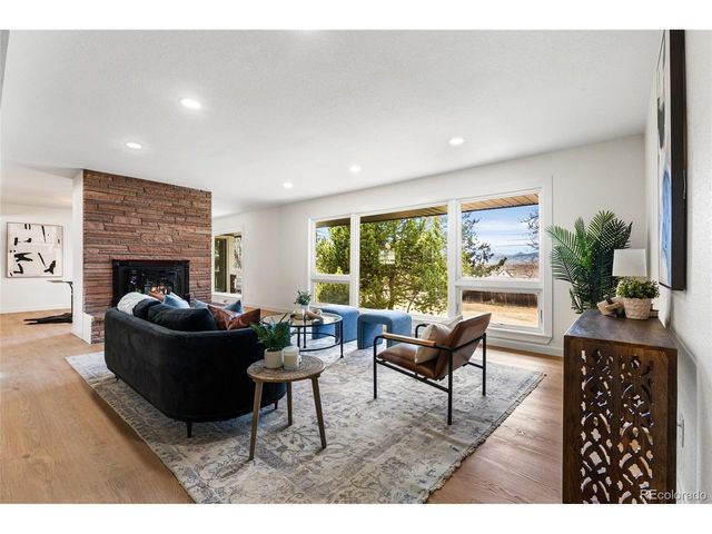 835 Hillside Ct, Longmont, CO 80501