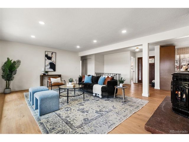 835 Hillside Ct, Longmont, CO 80501