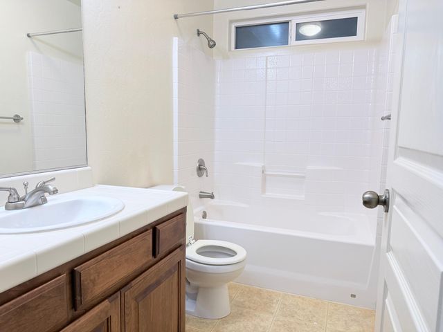 2499 Tempranillo Drive, Tulare, CA 93274