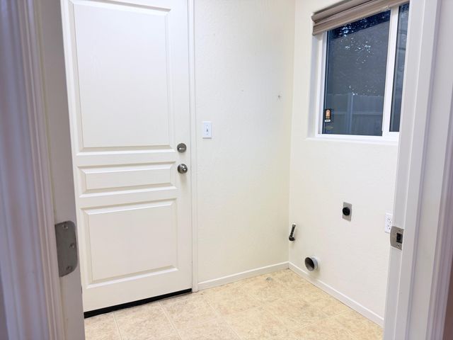 2499 Tempranillo Drive, Tulare, CA 93274