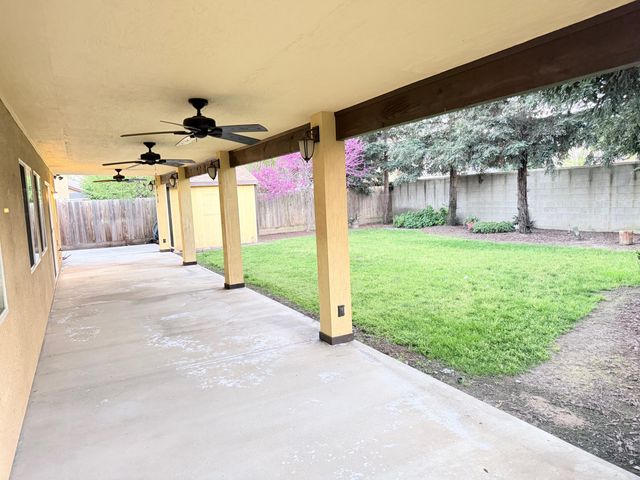 2499 Tempranillo Drive, Tulare, CA 93274