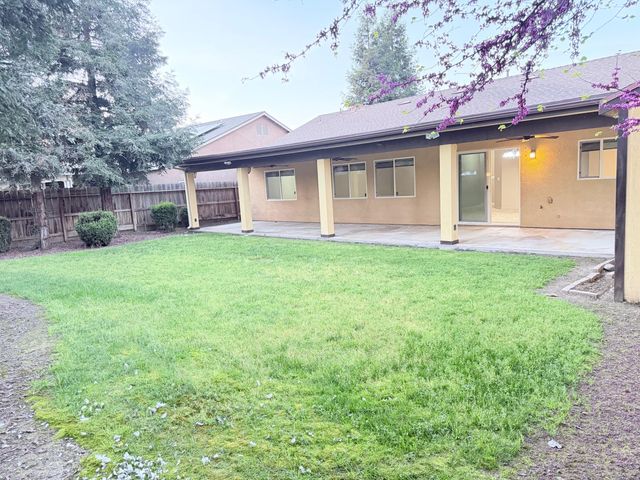 2499 Tempranillo Drive, Tulare, CA 93274