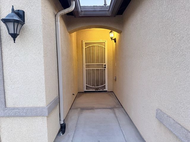 2499 Tempranillo Drive, Tulare, CA 93274