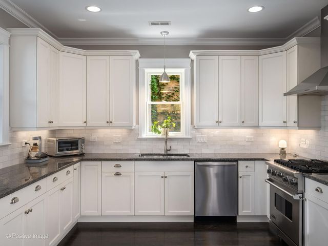 1238 W ARGYLE Street 3, Chicago, IL 60640