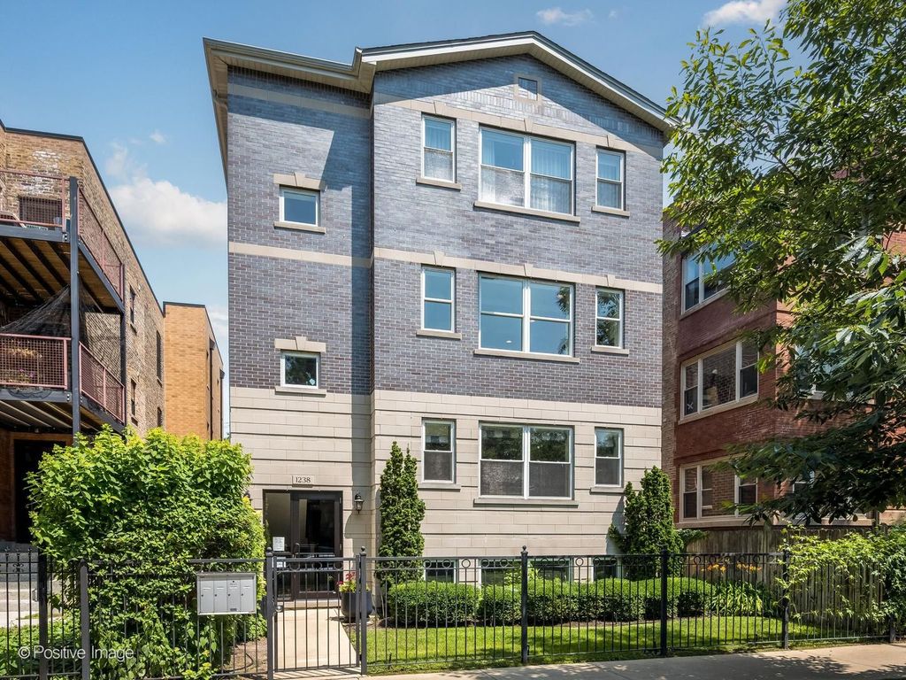 1238 W ARGYLE Street 3, Chicago, IL 60640