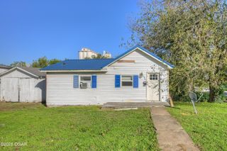 300 N Maple Street, Carthage, MO 64836