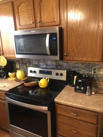 341 Cunningham Ln, Clarksville, TN 37042