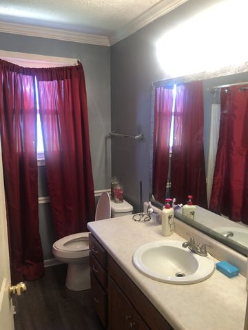 341 Cunningham Ln, Clarksville, TN 37042