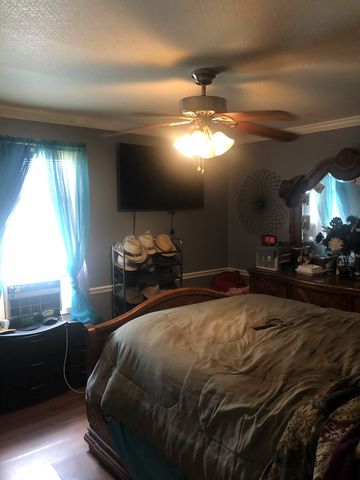 341 Cunningham Ln, Clarksville, TN 37042