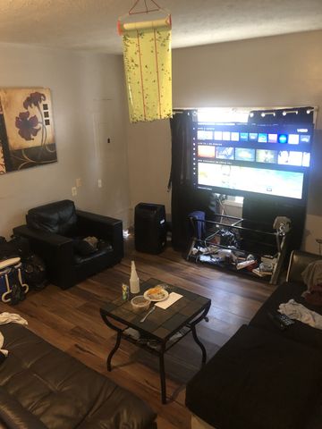 341 Cunningham Ln, Clarksville, TN 37042