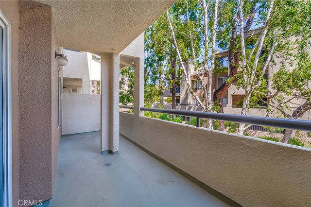 5520 Owensmouth 108, Woodland Hills, CA 91367