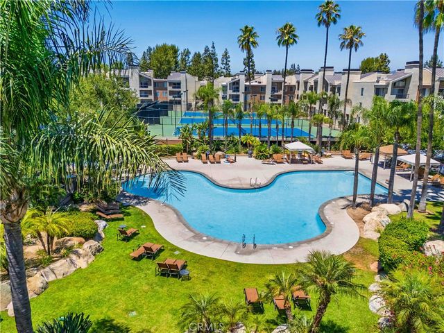 5520 Owensmouth 108, Woodland Hills, CA 91367