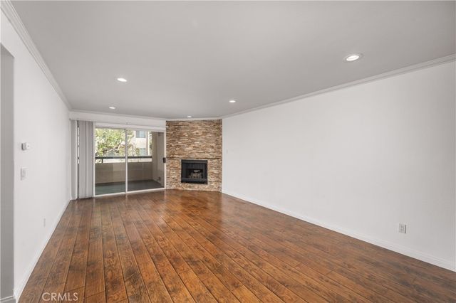 5520 Owensmouth 108, Woodland Hills, CA 91367