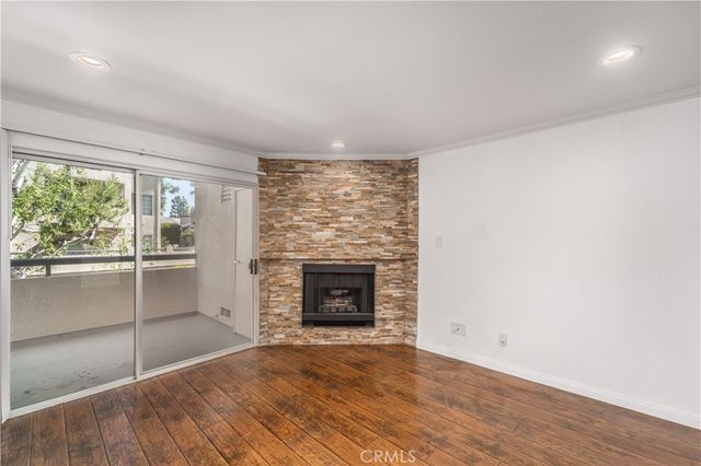5520 Owensmouth 108, Woodland Hills, CA 91367