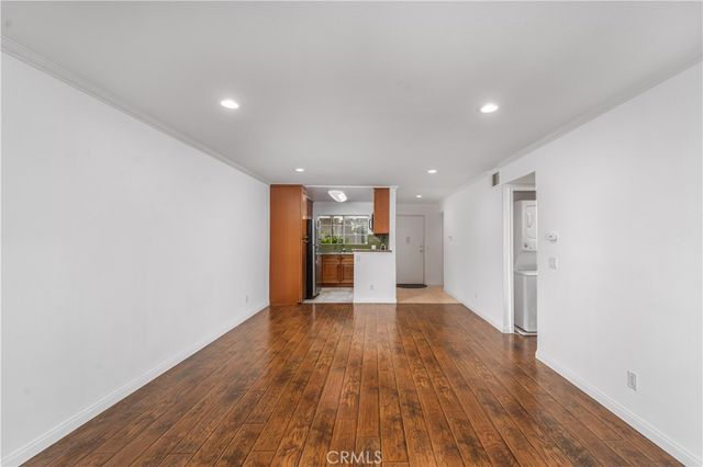 5520 Owensmouth 108, Woodland Hills, CA 91367