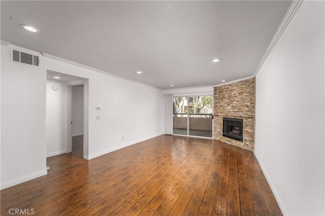 5520 Owensmouth 108, Woodland Hills, CA 91367