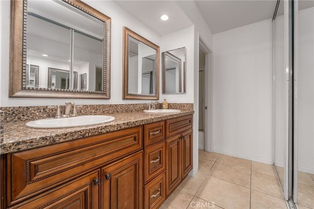 5520 Owensmouth 108, Woodland Hills, CA 91367