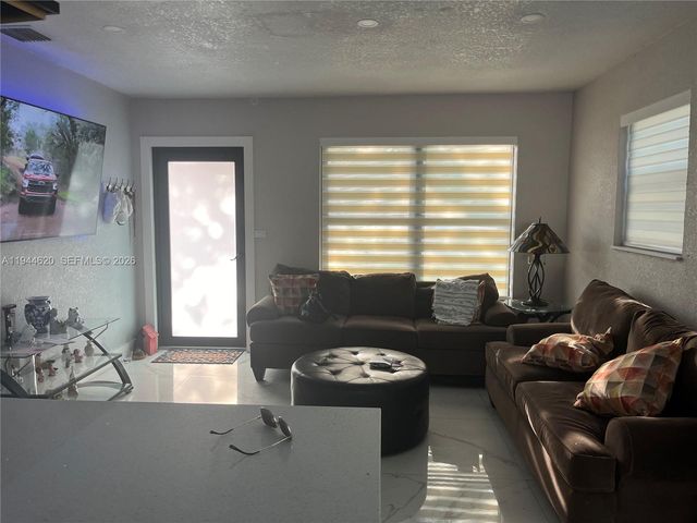 841 N 69th Ave, Hollywood, FL 33024