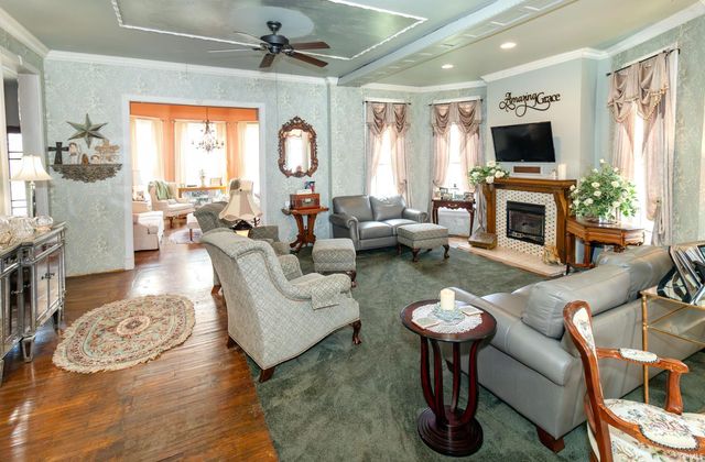 1302 SE First Street, Evansville, IN 47713