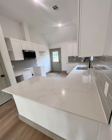 241 SE 19 Th St, Hempstead, TX 77445