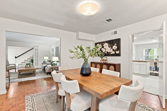 108 Sir Arthur Ct, Castle Hills, TX 78213