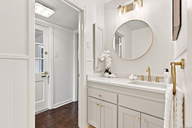 108 Sir Arthur Ct, Castle Hills, TX 78213