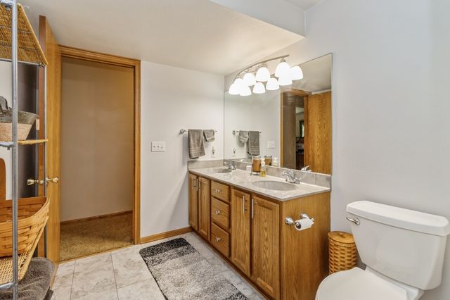 1460 South Shore Drive, Knoxville, IA 50138