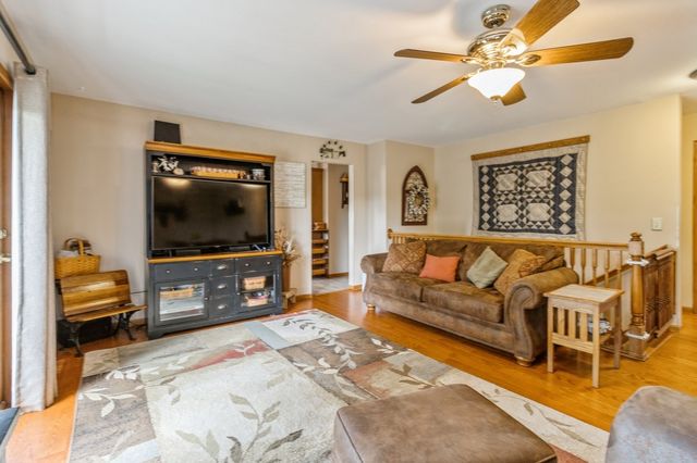 1460 South Shore Drive, Knoxville, IA 50138