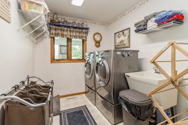 1460 South Shore Drive, Knoxville, IA 50138