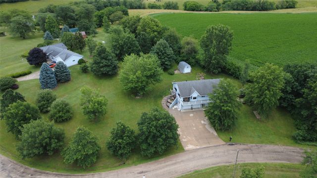 1460 South Shore Drive, Knoxville, IA 50138