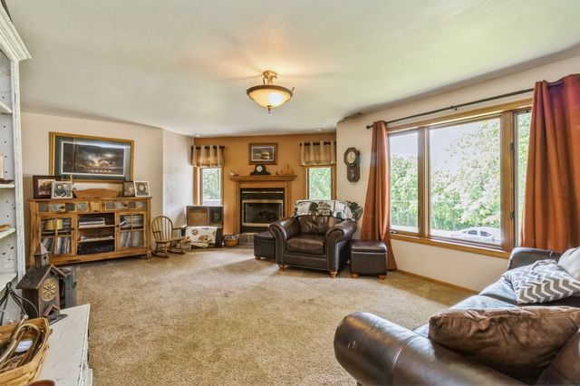 1460 South Shore Drive, Knoxville, IA 50138