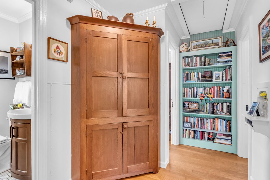 Image 10 of property listing at 38 Anita Drive, Charleston, SC 29407