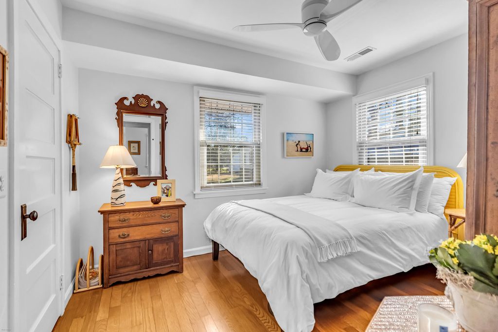 Image 11 of property listing at 38 Anita Drive, Charleston, SC 29407