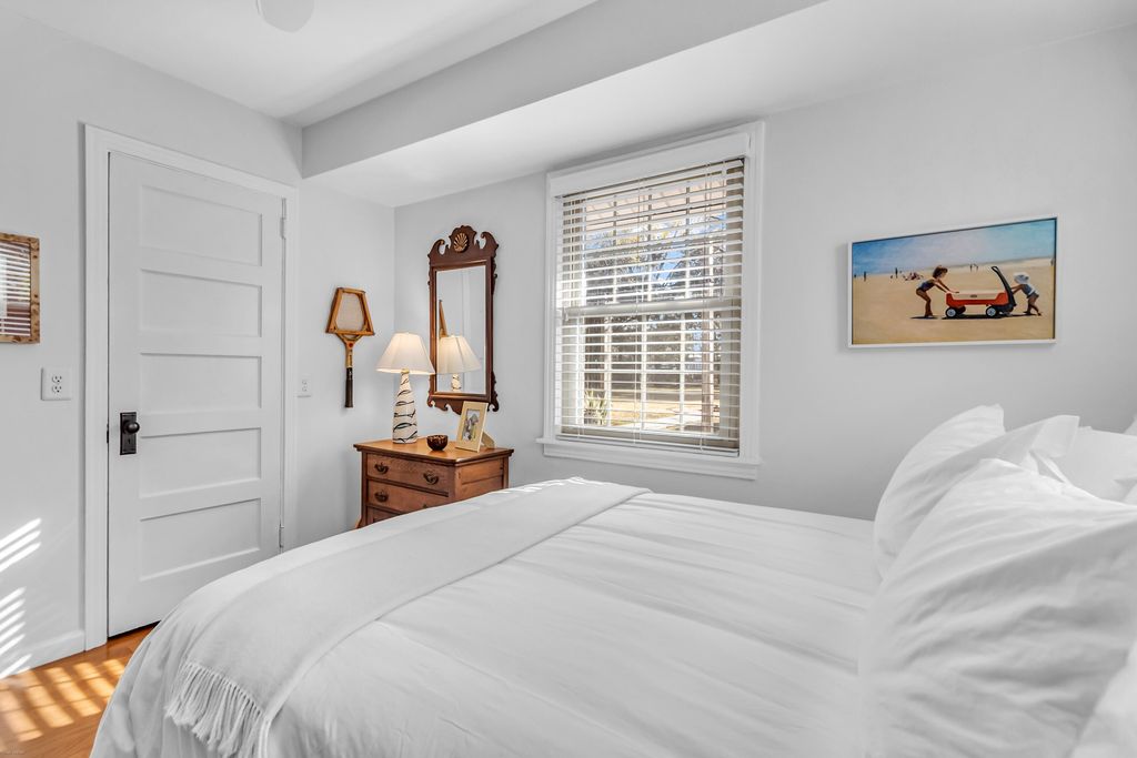 Image 12 of property listing at 38 Anita Drive, Charleston, SC 29407