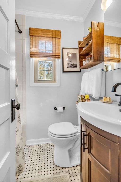 Image 13 of property listing at 38 Anita Drive, Charleston, SC 29407