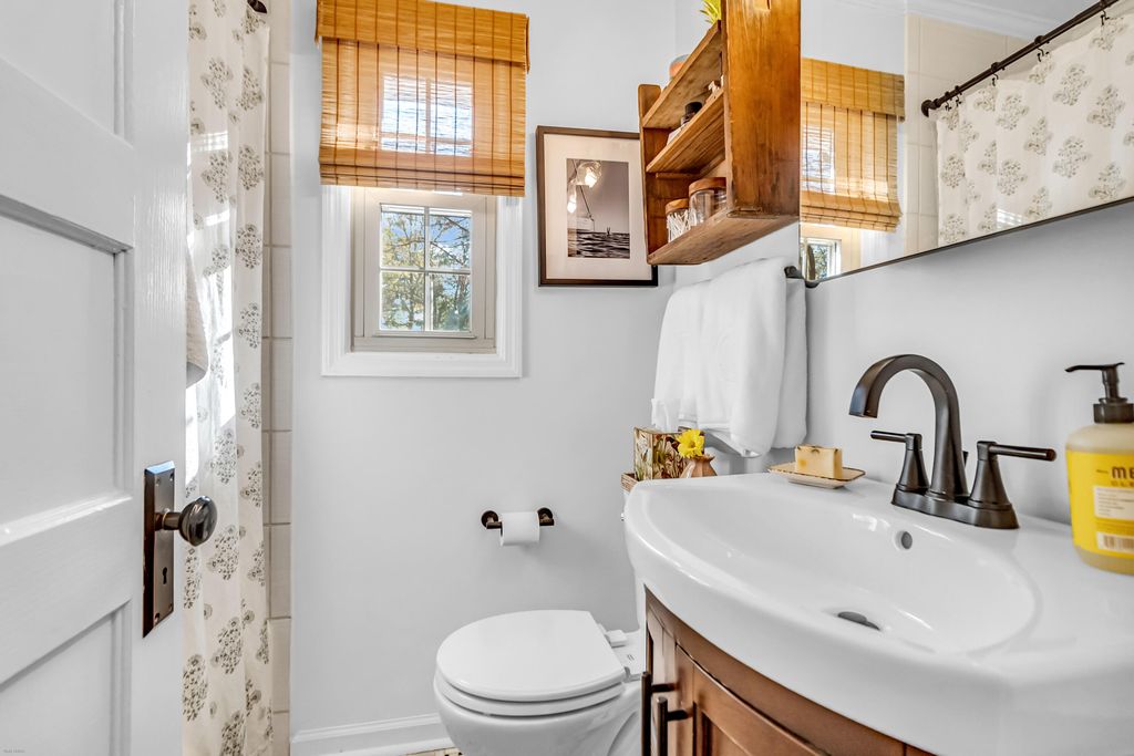 Image 14 of property listing at 38 Anita Drive, Charleston, SC 29407