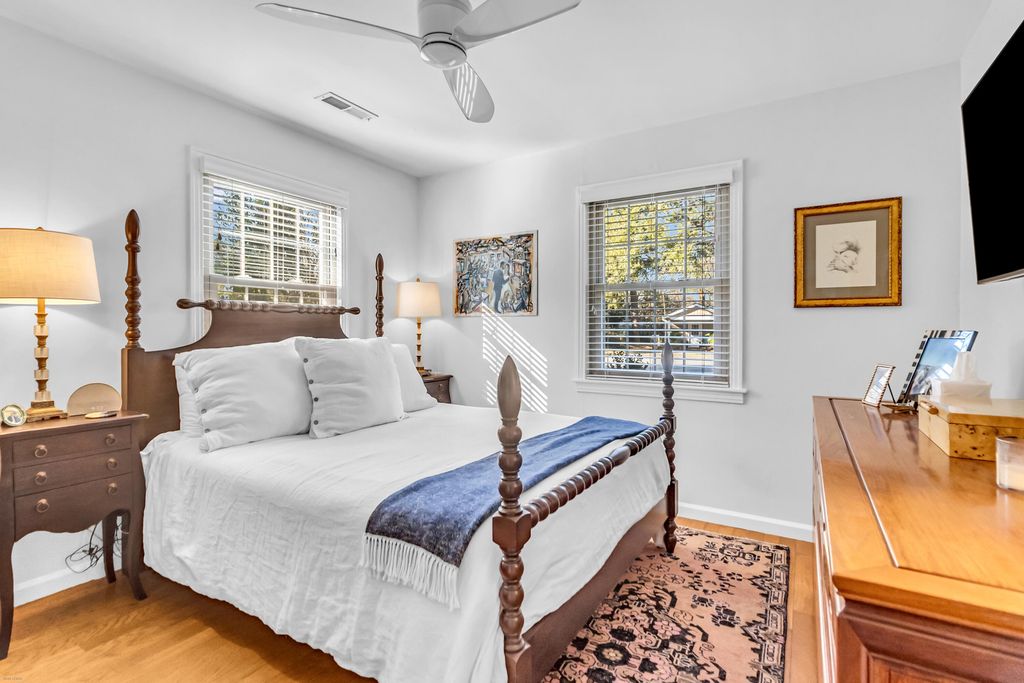 Image 15 of property listing at 38 Anita Drive, Charleston, SC 29407