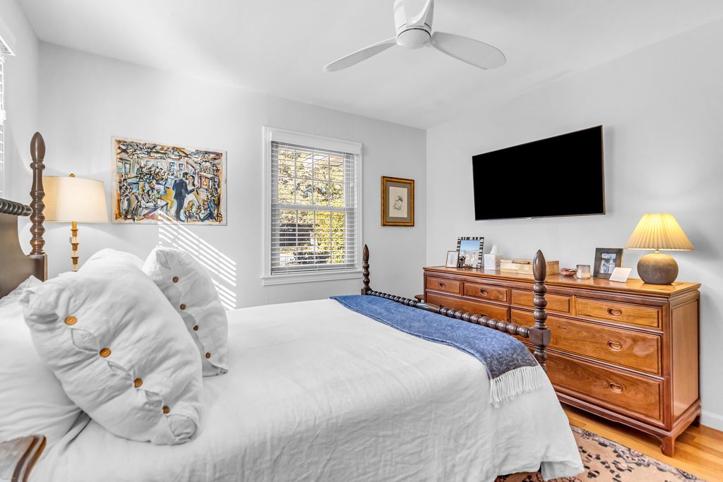 Image 17 of property listing at 38 Anita Drive, Charleston, SC 29407