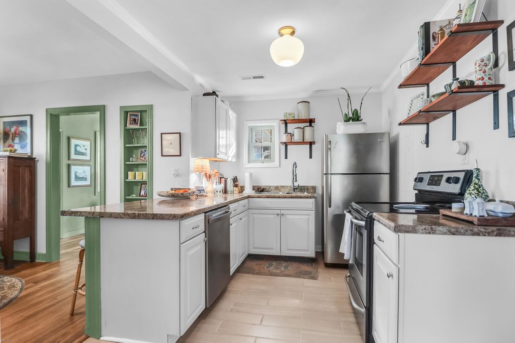 Image 20 of property listing at 38 Anita Drive, Charleston, SC 29407