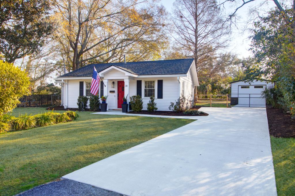 Image 3 of property listing at 38 Anita Drive, Charleston, SC 29407