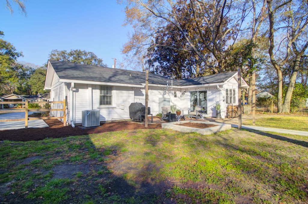 Image 33 of property listing at 38 Anita Drive, Charleston, SC 29407