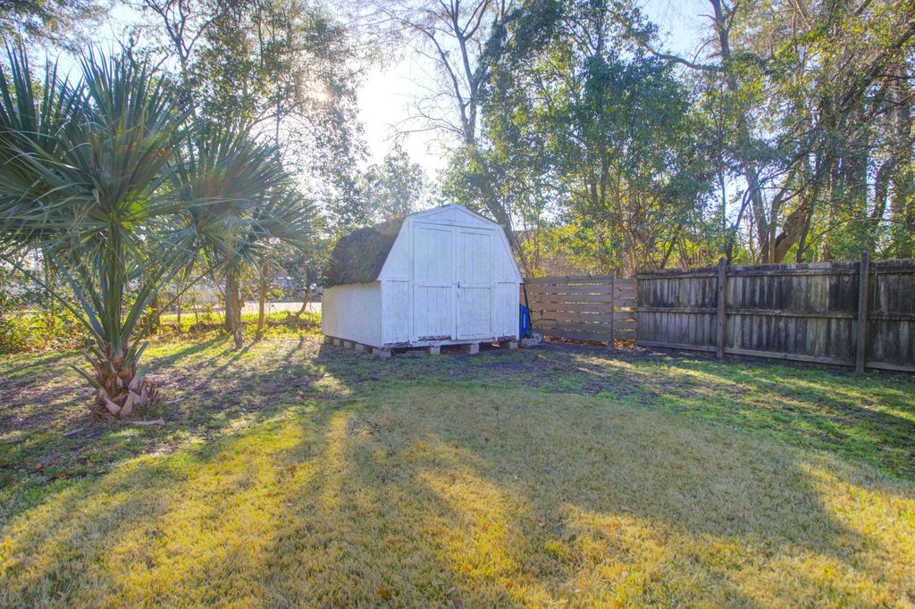 Image 36 of property listing at 38 Anita Drive, Charleston, SC 29407