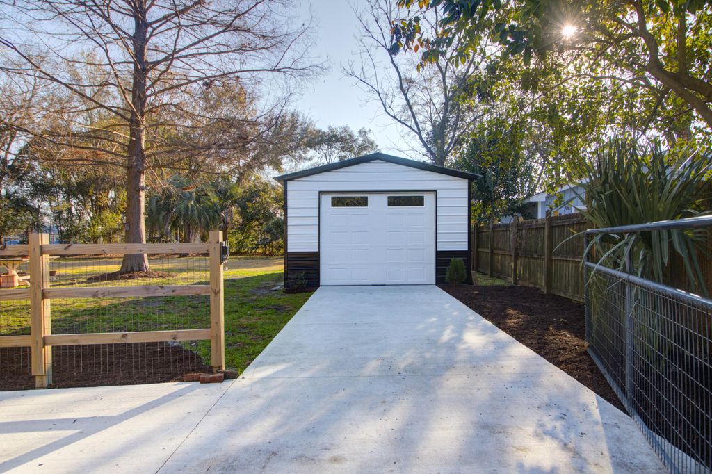 Image 37 of property listing at 38 Anita Drive, Charleston, SC 29407