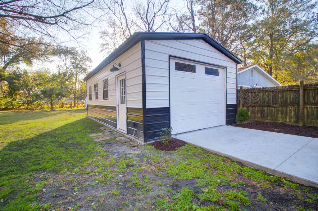 Image 38 of property listing at 38 Anita Drive, Charleston, SC 29407