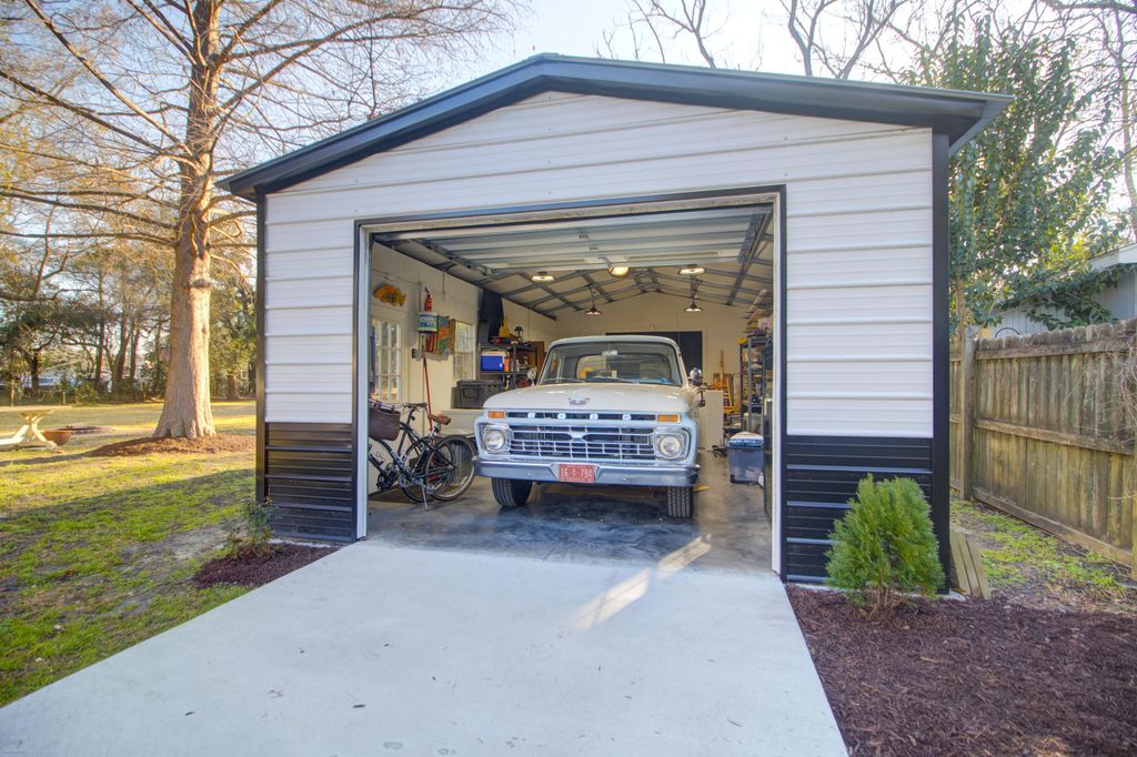 Image 39 of property listing at 38 Anita Drive, Charleston, SC 29407