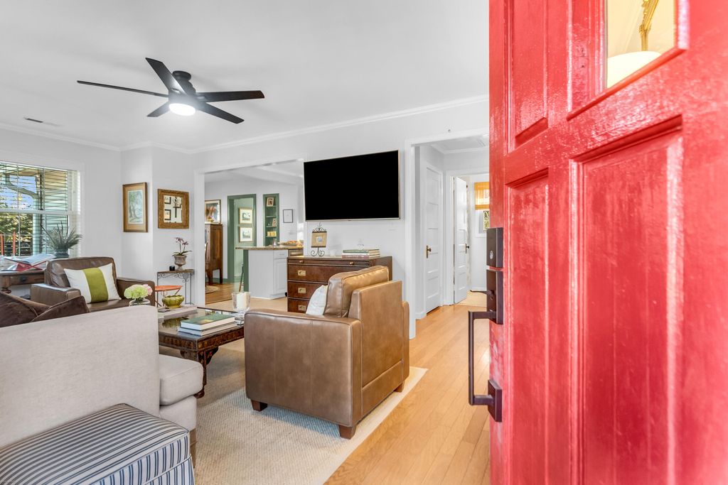 Image 5 of property listing at 38 Anita Drive, Charleston, SC 29407