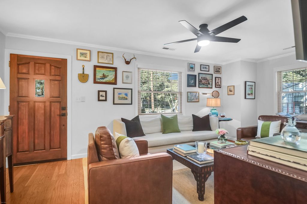 Image 7 of property listing at 38 Anita Drive, Charleston, SC 29407